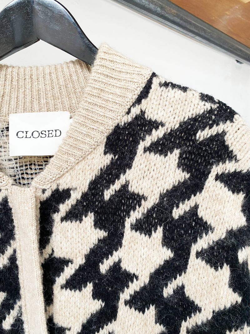 Closed checked pattern cardigan size M