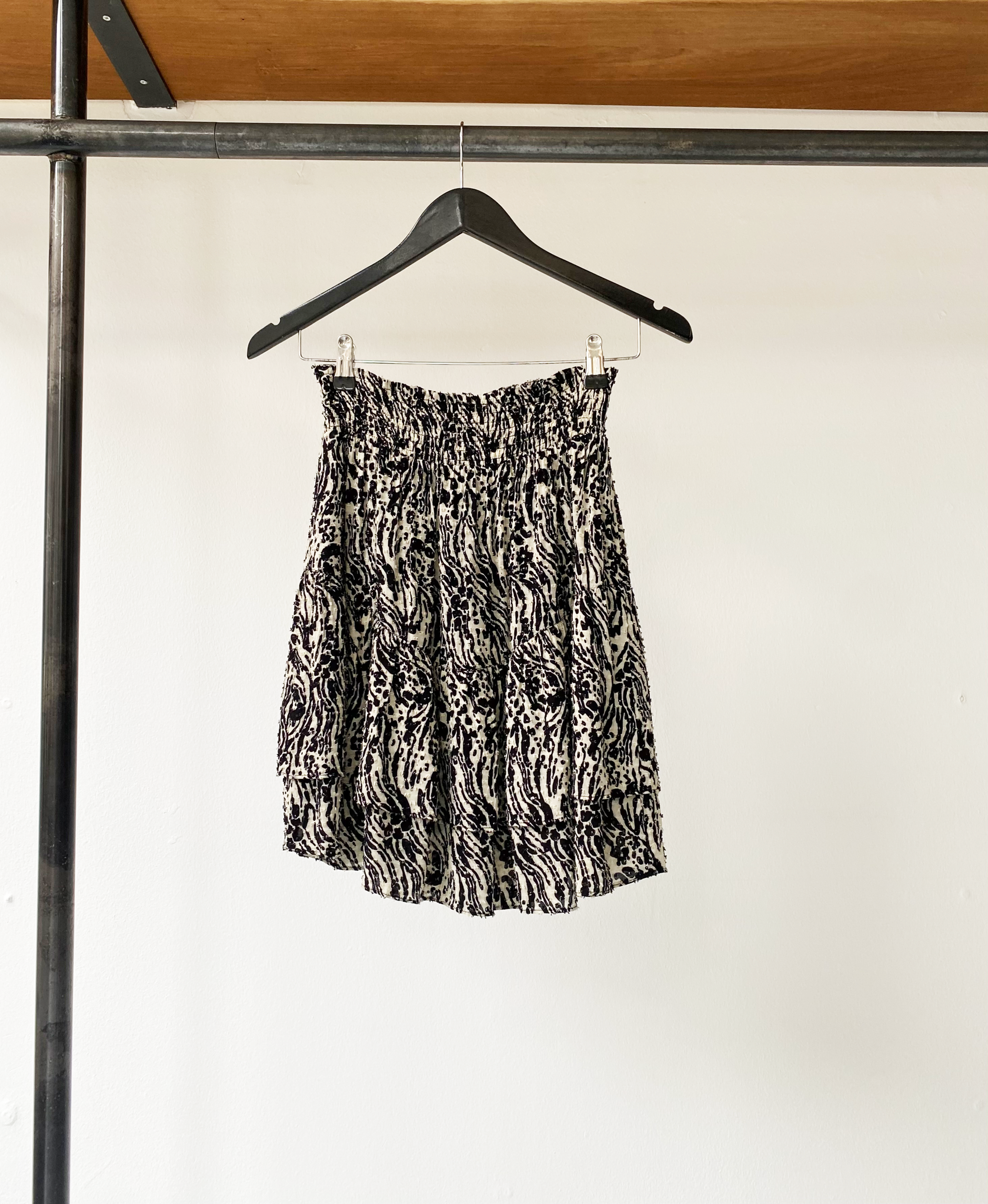 DANTE 6 pleated mettalized skirt size 2