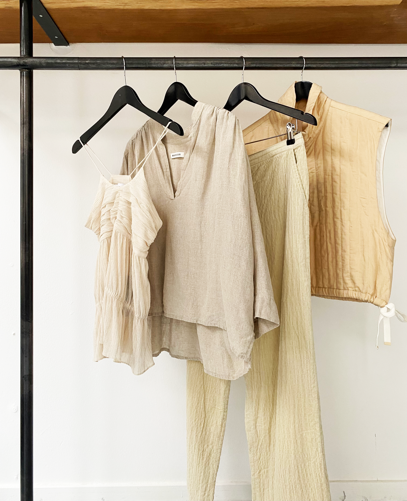 Tela9 camel collar vest size S