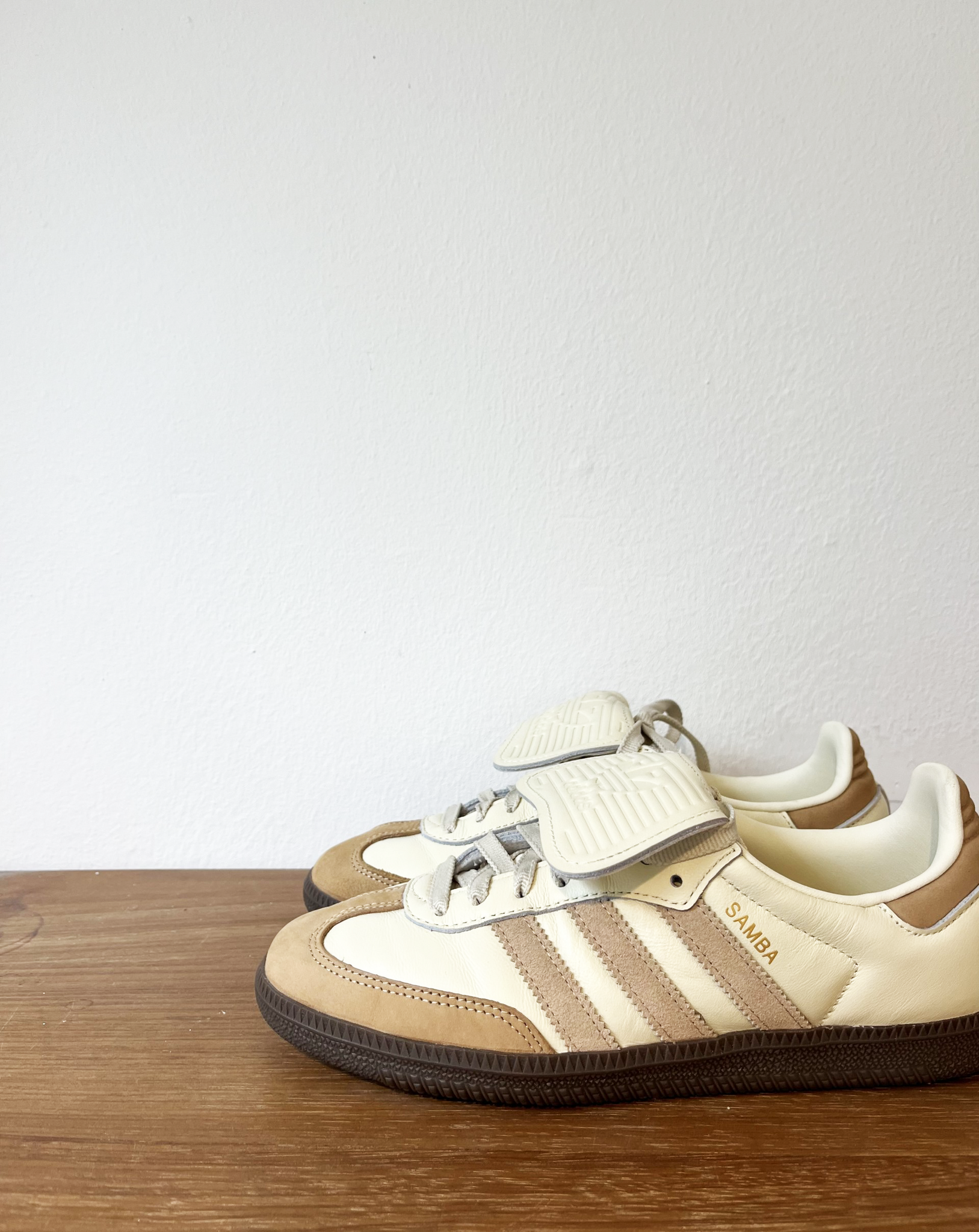 Adidas camel samba sneakers size 40