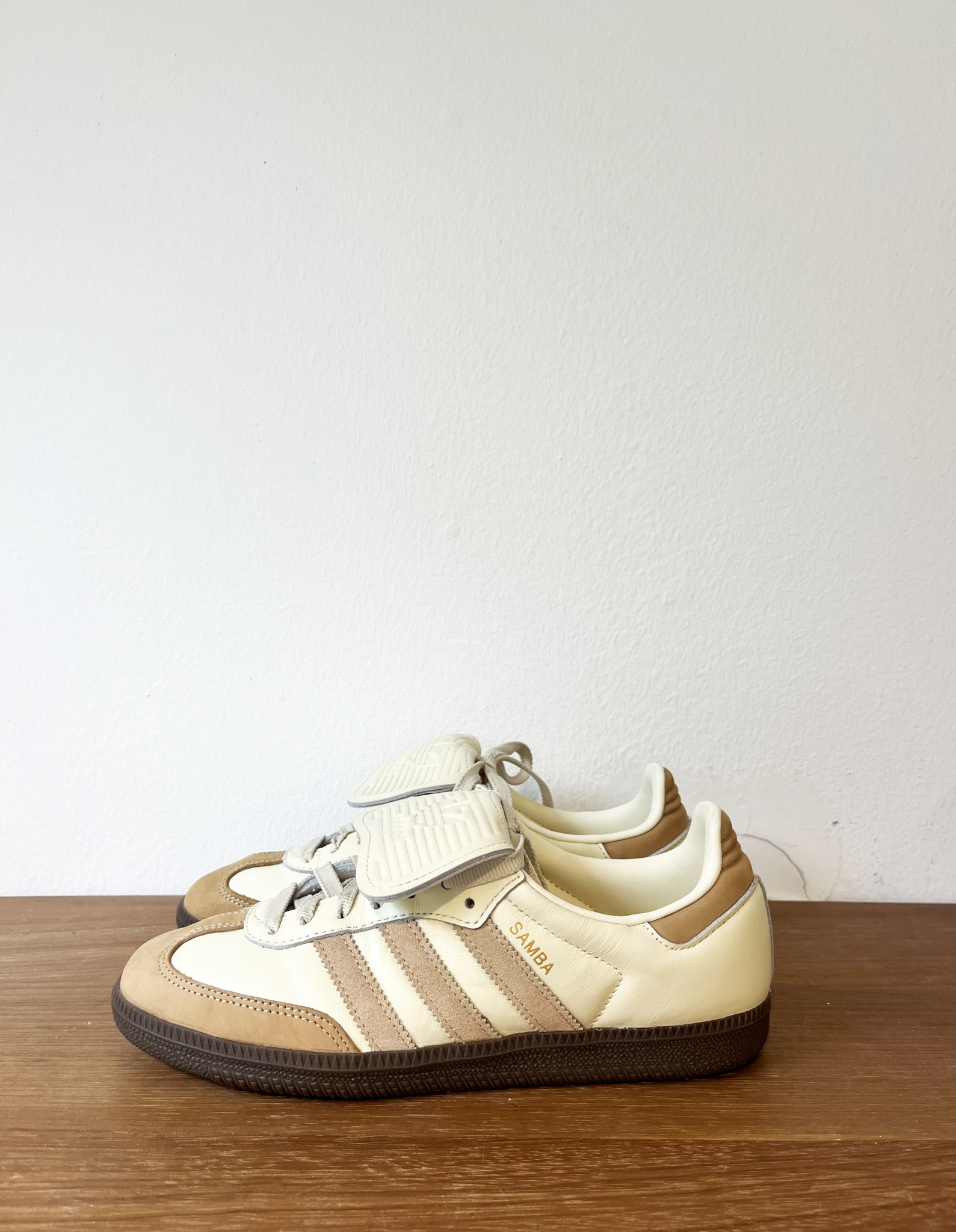 Adidas camel samba sneakers size 40