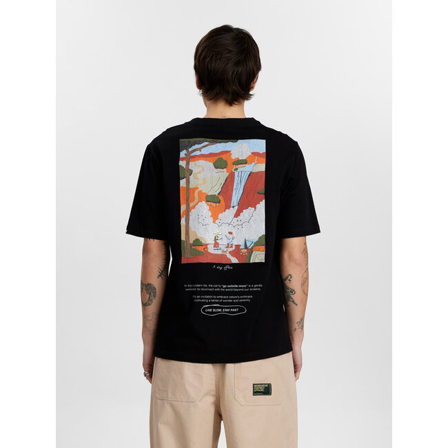 Anerkjendt AKKIKKI GO OUTSIDE MORE SS TEE Caviar