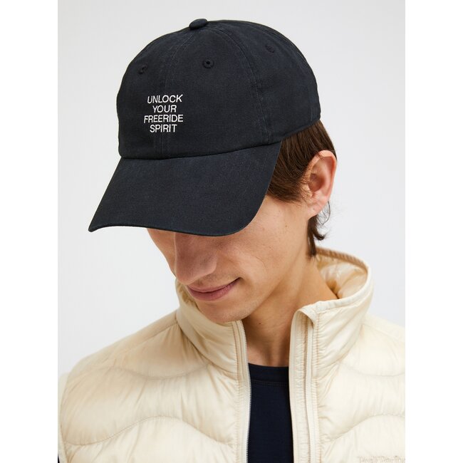 Peak Performance Seasonal Artwork Cap-BLACK