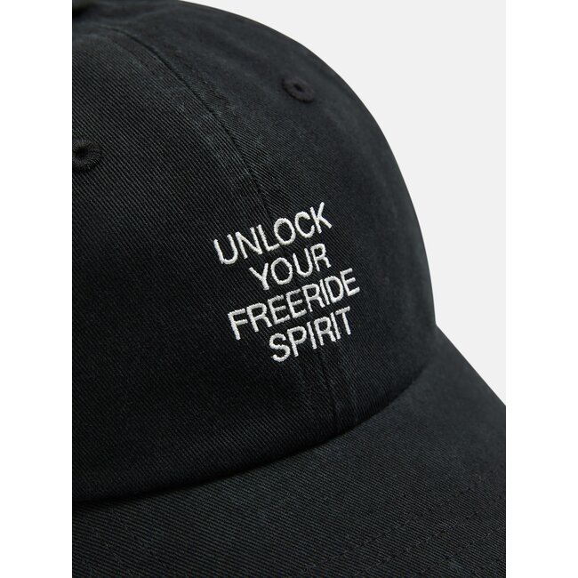 Peak Performance Seasonal Artwork Cap-BLACK