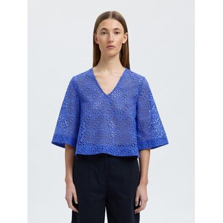 Selected Femme SLFLAERKE 3/4 CROPPED BRODERI ANG TOP B Dazzling Blue
