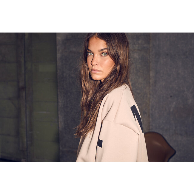 HAUTE L'AMITIÉ Maxi Split Logo Sweat Beige