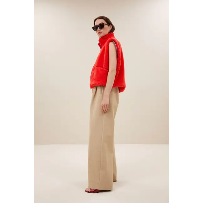 Steve Sleeveless Jacket Poppy Red