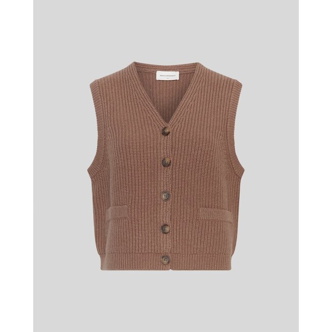 Amaria Vest Mountain T Mel Brown