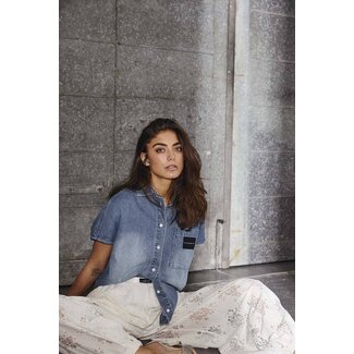 HAUTE L'AMITIÉ Denim blouse korte mouw