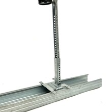 Trilwerende bevestigingsbeugels