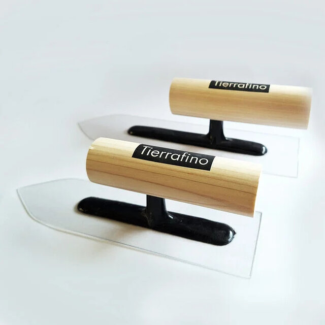 Tierrafino Japanse Spanen – Flexibele kunststof en metalen spanen voor leemfinish, tadelakt en kalkpleister, verkrijgbaar in 18, 21, 24 en 27 cm