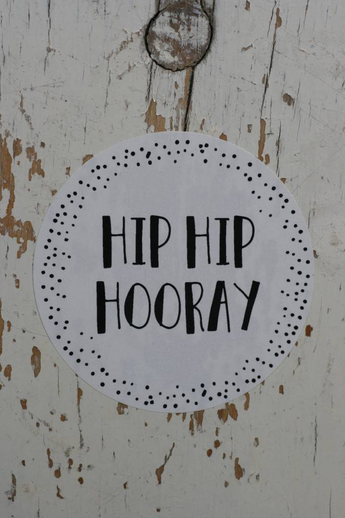 Ronde sticker 'hip hip hooray' wit/zwart, 10st