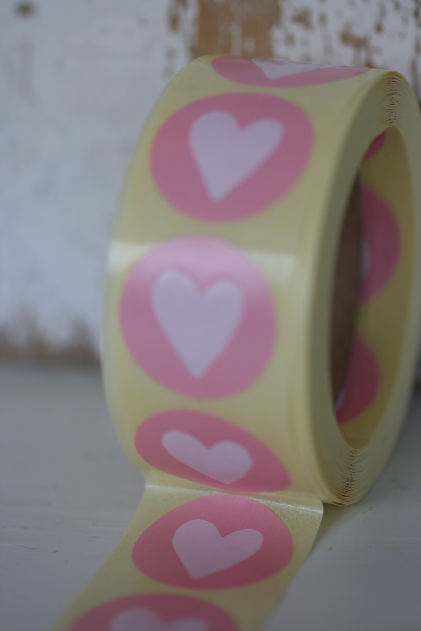 Ronde sticker roze met wit hartje, 10st