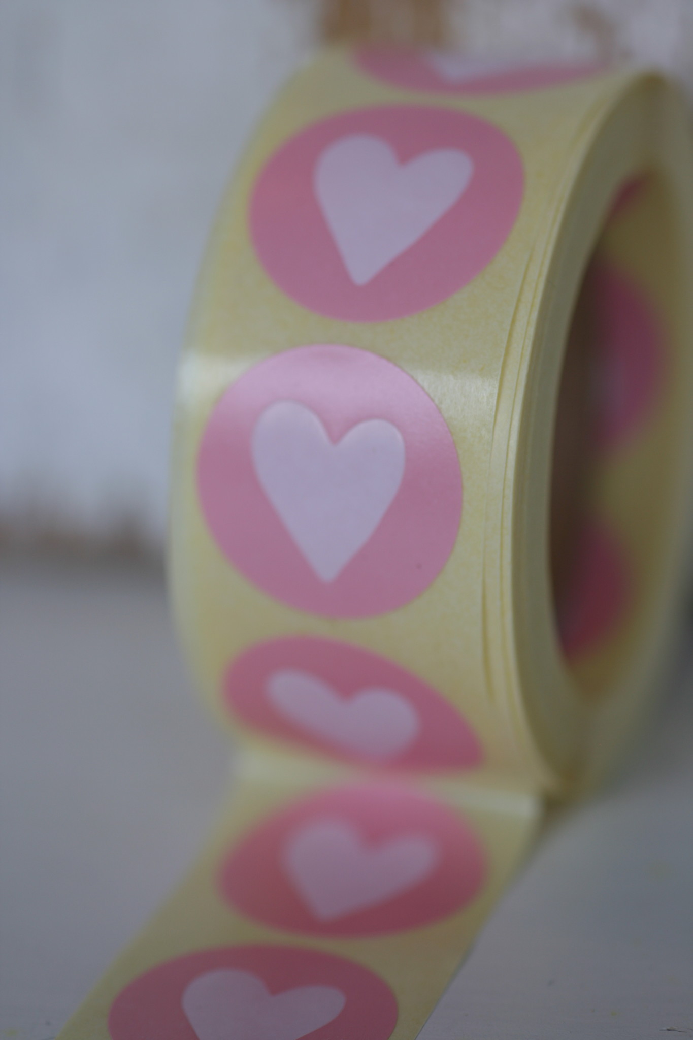 Ronde sticker roze met wit hartje, 10st