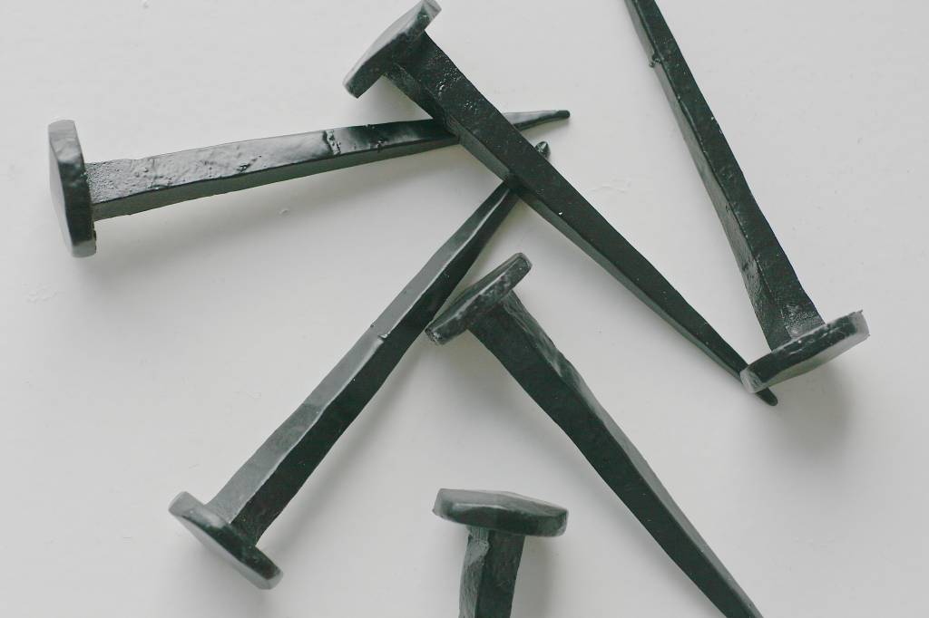 handgesmeede nagel zwart 8cm