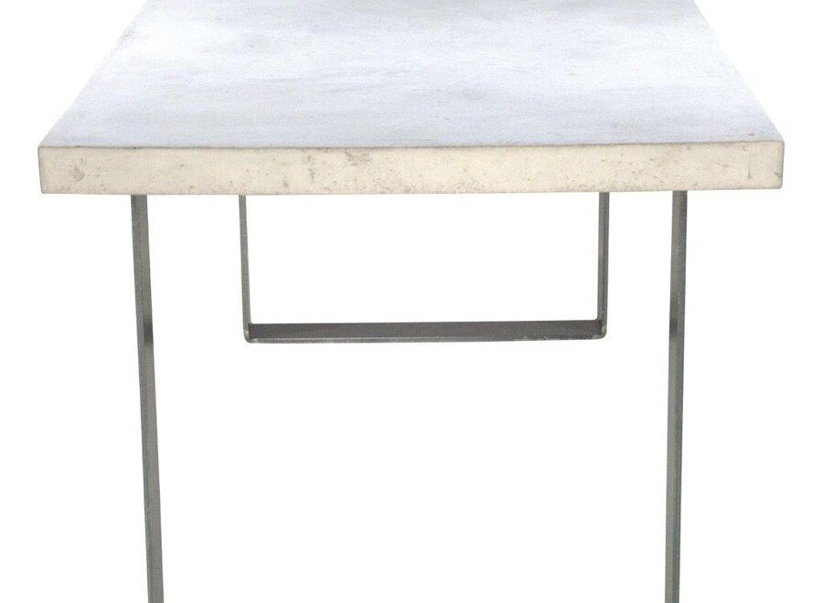 Betonnen tafel met stalen strip tafelpoten