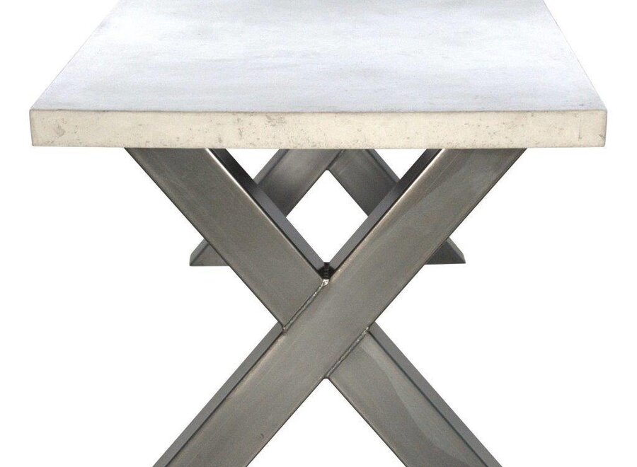 Betonnen tafel met zware stalen kruispoten
