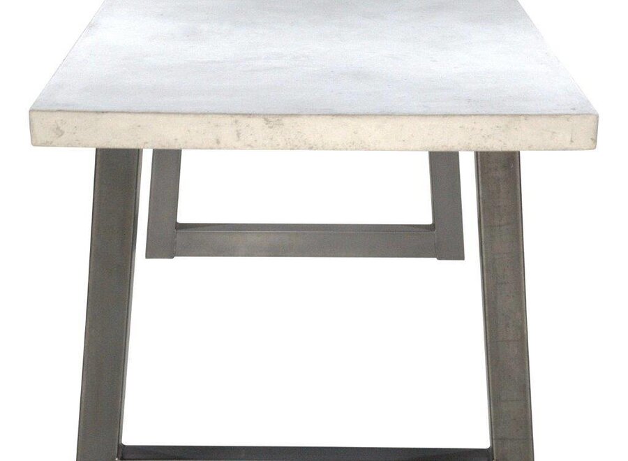 Betonnen tafel met standaard stalen trapezium poten