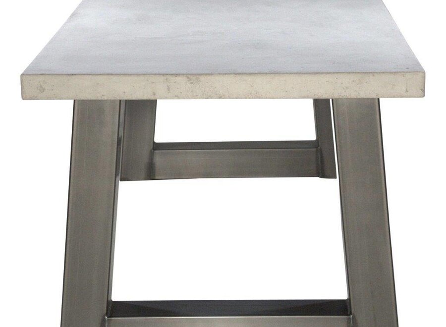 Betonnen tafel met zware stalen trapezium poten