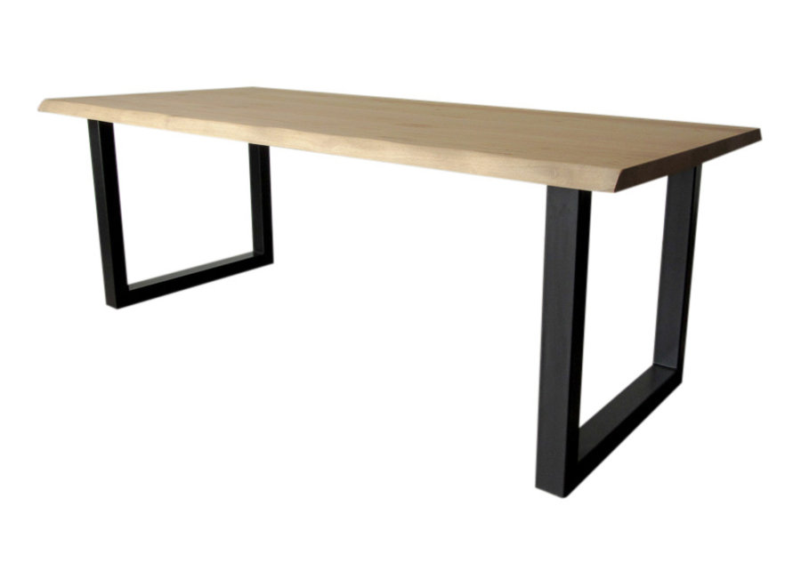 Industriële tafel voorzien van standaard U tafelpoten en eiken tafelblad