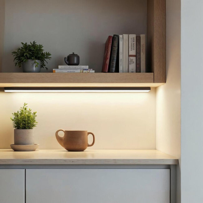 PURPL Profilo in alluminio nero da superficie per strisce LED | 1,5 m | 17,5x15 mm | Copertura opale | IP20 | Materiale di montaggio incluso