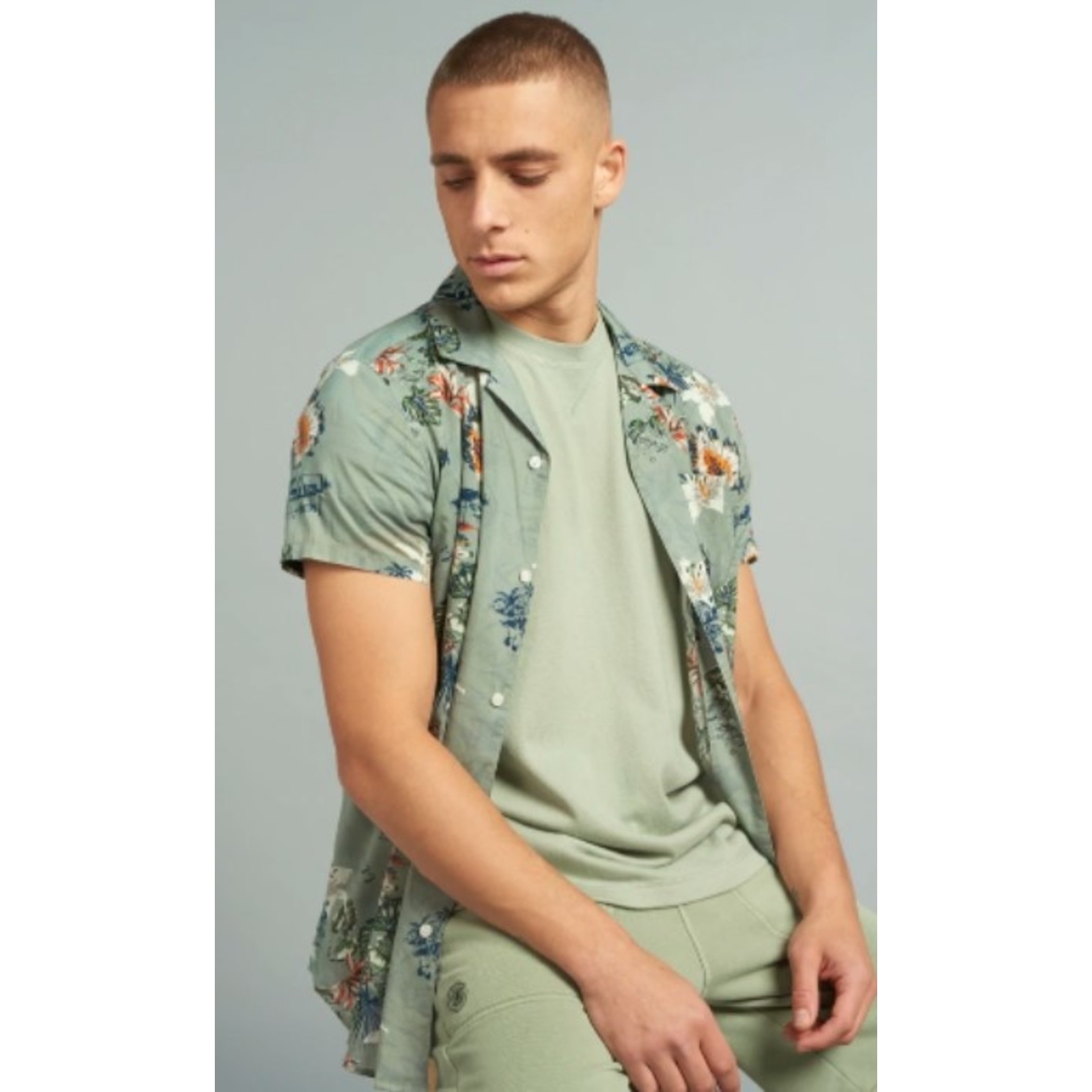Dstrezzed Dstrezzed - Hemd met korte mouw en tropische print