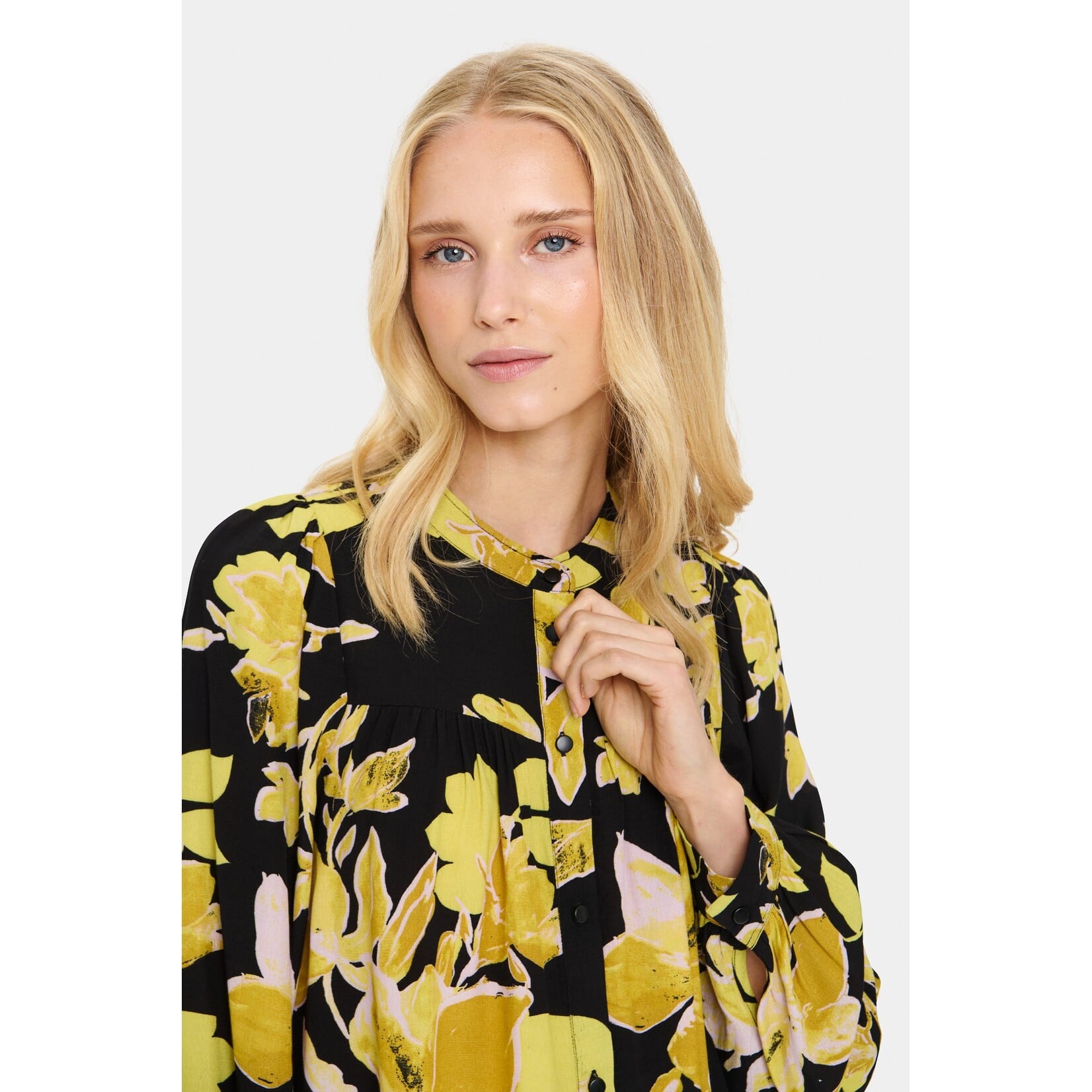 Saint Tropez Saint Tropez - GraceSZ Blouse - Black Burnished Florals