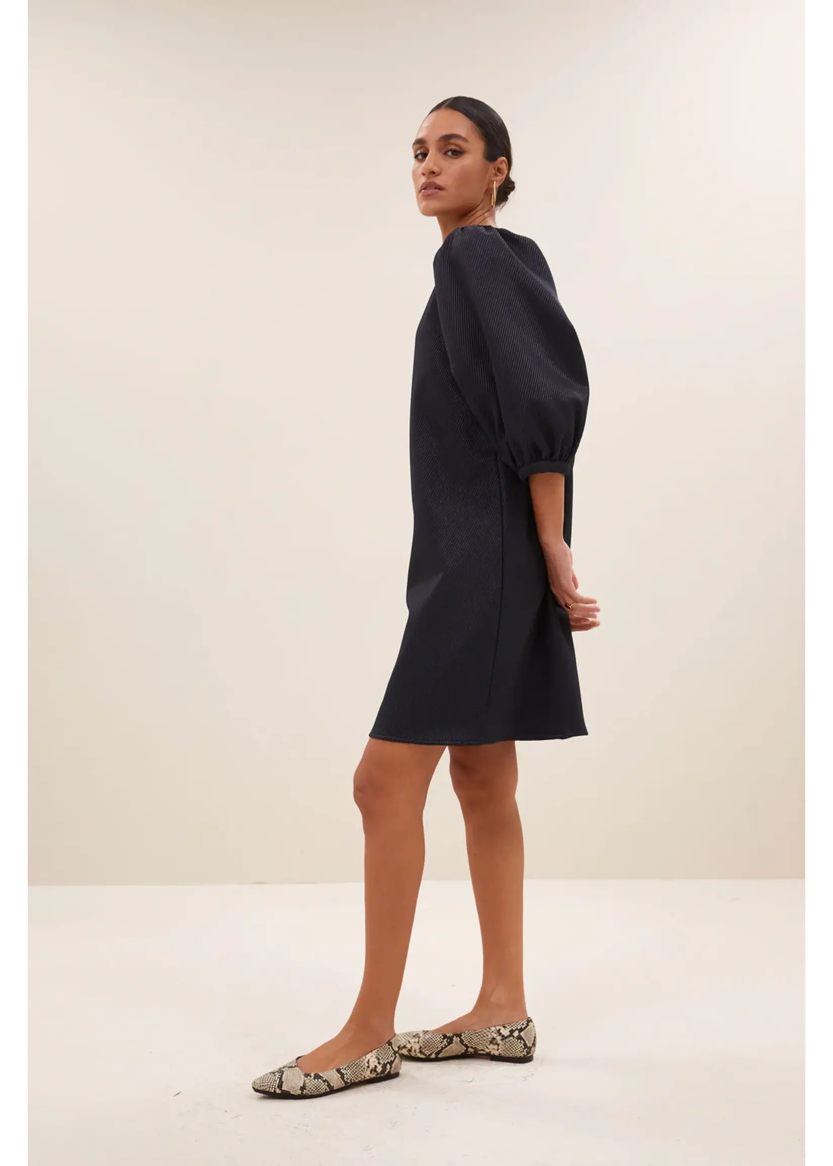 By-Bar By-Bar- Gigi Gloss Jurk - Midnight