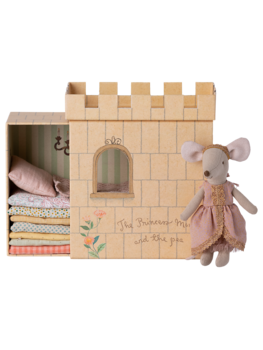 Maileg 17-3200-01 Princess and the pea, Big sister mouse