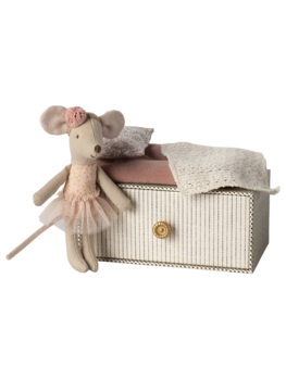 Maileg 17-4106-00 Dance mouse in daybed, Little sister
