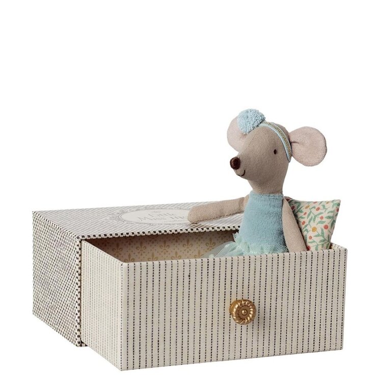 Maileg 17-5104-00 Dance mouse in daybed, Little sister