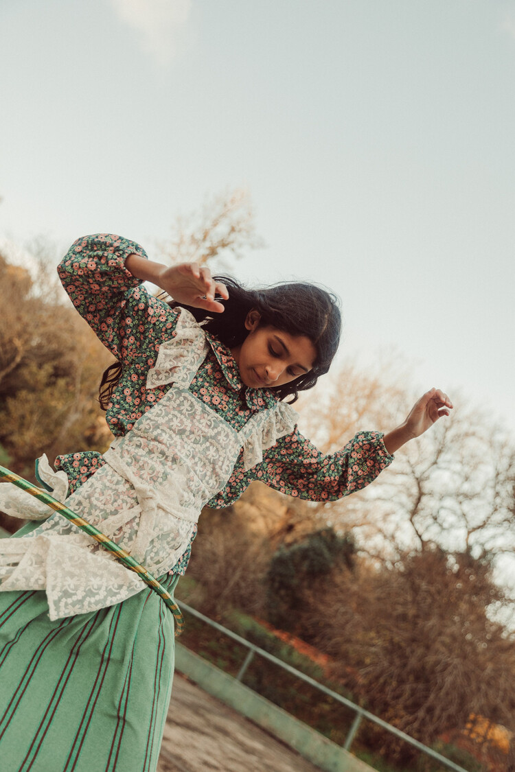 Piupiuchick blouse w/ round collar | green w/ multicolor flowers