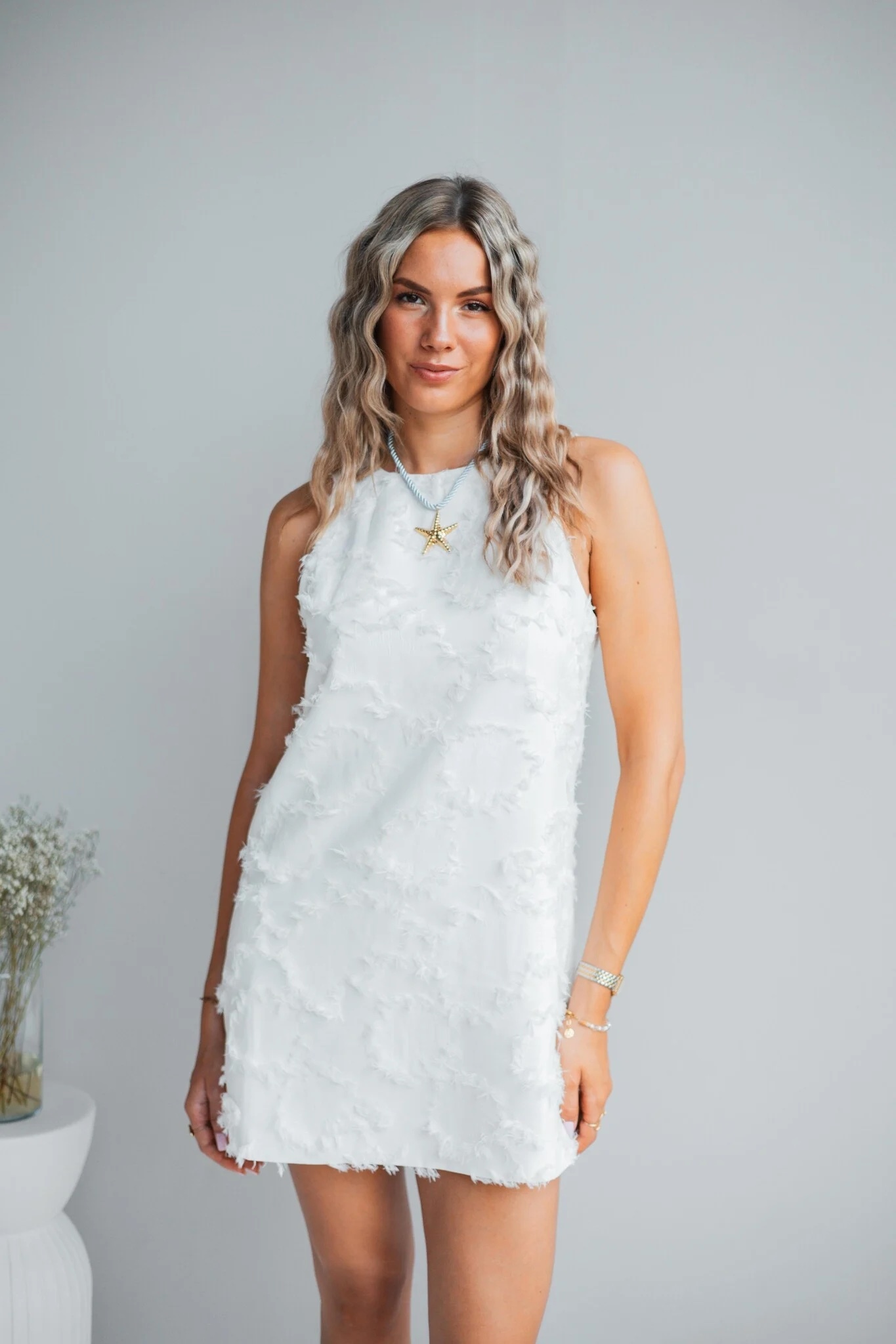 Korte witte zomerjurk voor dames