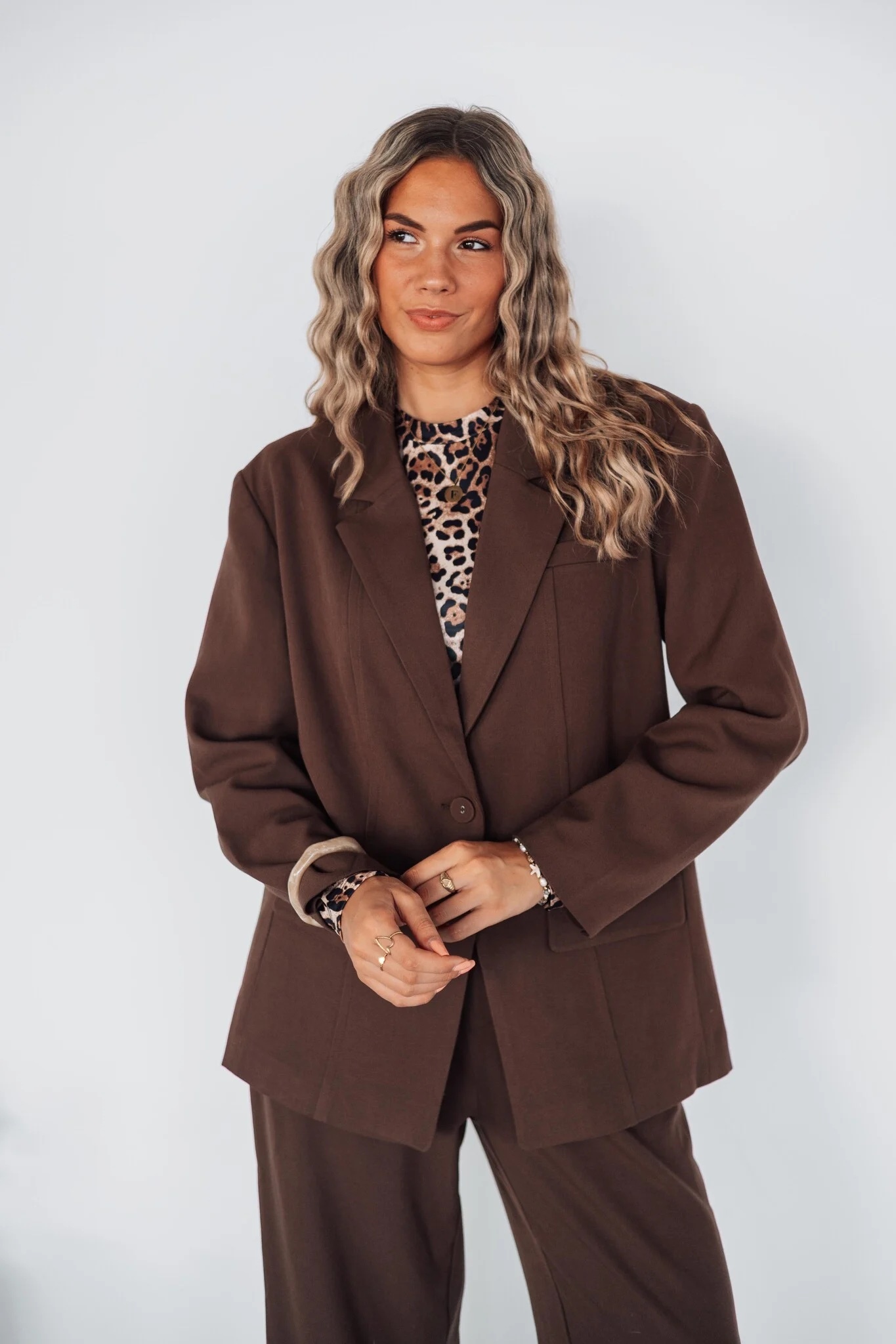 Bruine blazer gestyled