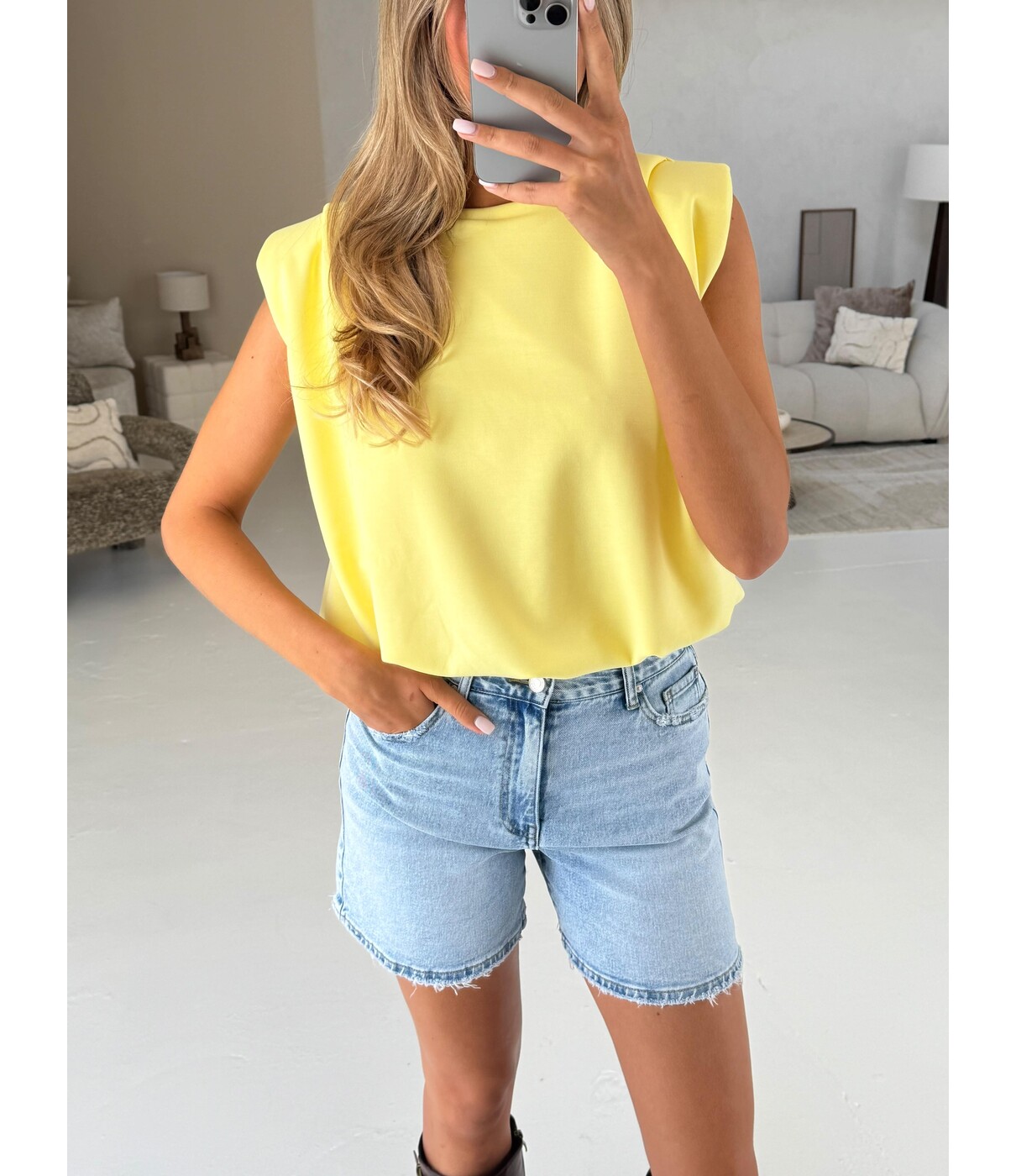 Top geel | Maaike