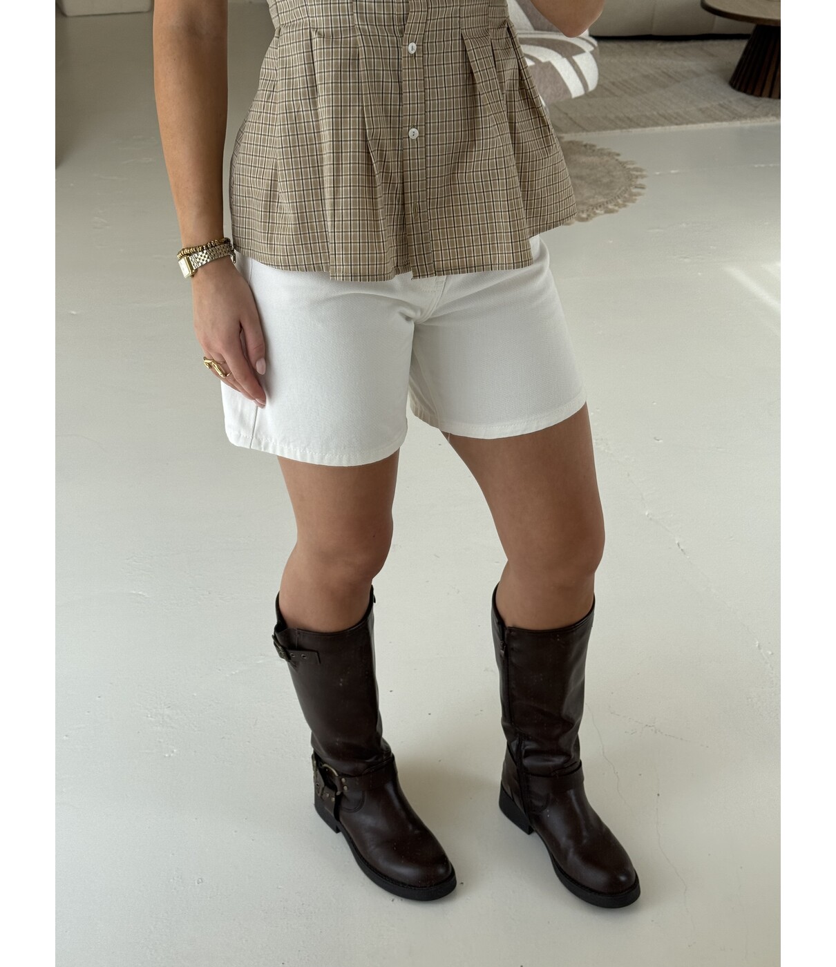 Short wit | Leona