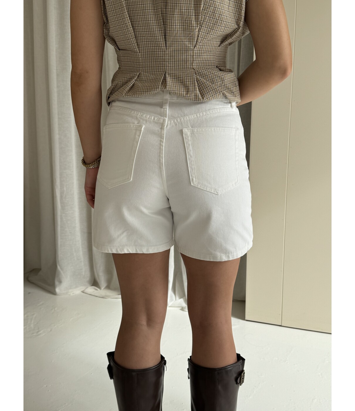Short wit | Leona
