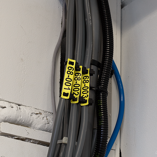 M1821 Polyurethane cable tags without adhesive