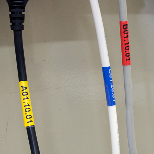 M1301 Vinyl zelflaminerende wikkellabels