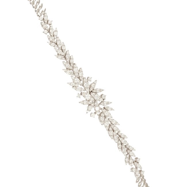 Luxe witgouden diamanten armband met elegant bladmotief