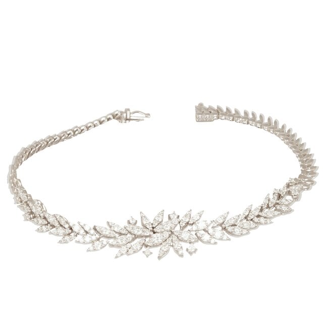 Luxe witgouden diamanten armband met elegant bladmotief