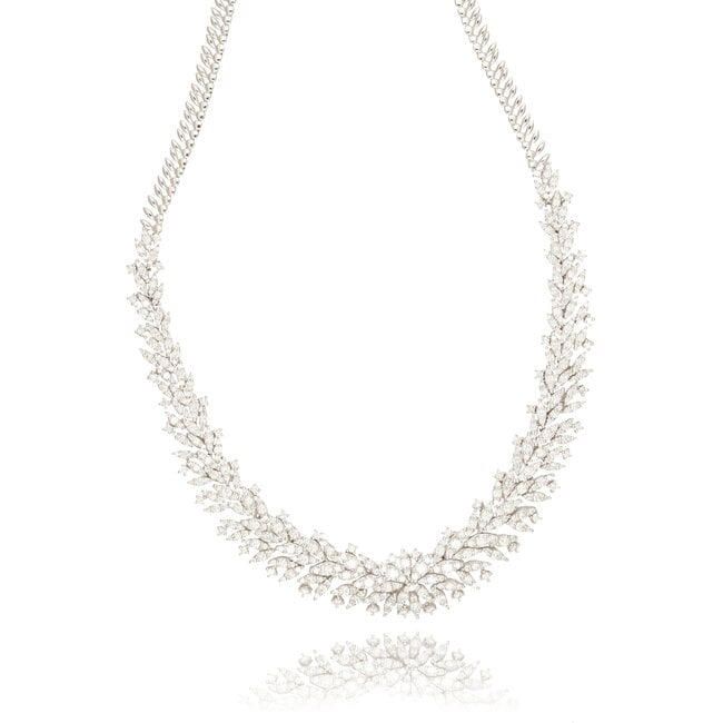 Luxe diamanten oorbellen met elegant bladmotief