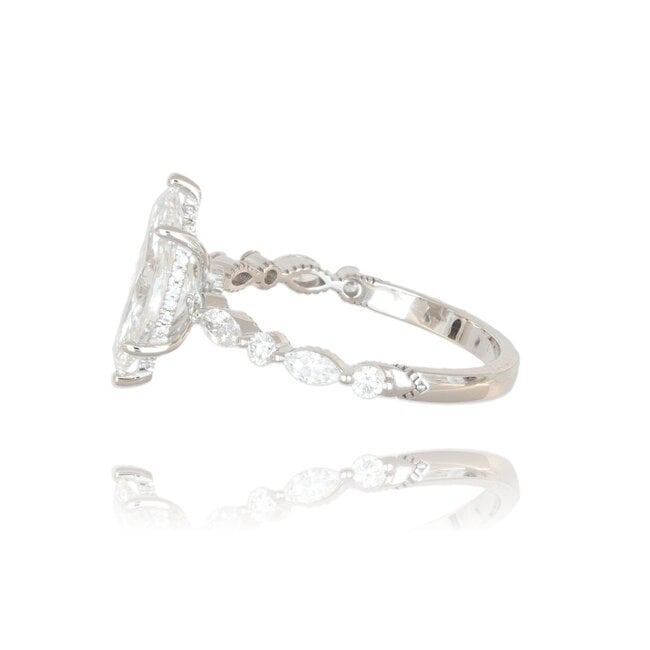 Luxe witgouden ring met marquise labdiamant en zijstenen