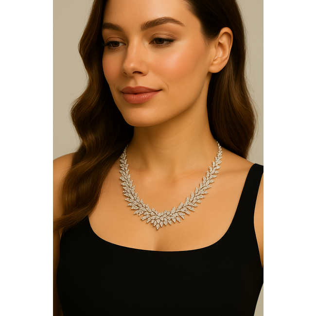 Luxe diamanten oorbellen met elegant bladmotief