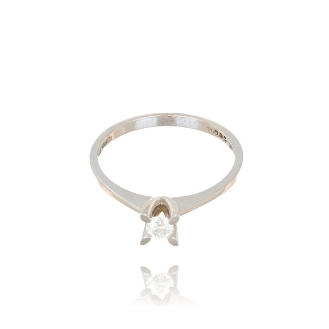 Stijlvolle witgouden ring met 0.15 ct diamant en tijdloos design