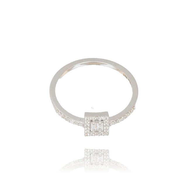 Verfijnde witgouden ring met baguette en briljant geslepen diamanten