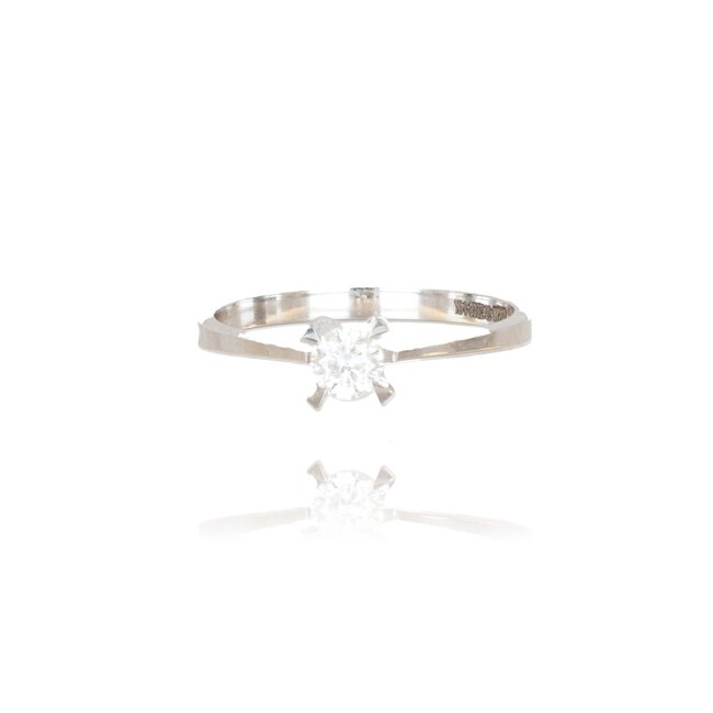 Tijdloze witgouden ring met 0.25 ct briljant diamant