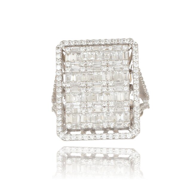 Luxe witgouden designring met 1.71 ct baguette en briljant diamanten