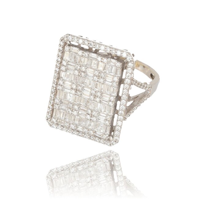 Luxe witgouden designring met 1.71 ct baguette en briljant diamanten
