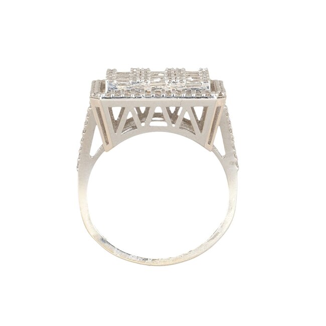 Luxe witgouden designring met 1.71 ct baguette en briljant diamanten